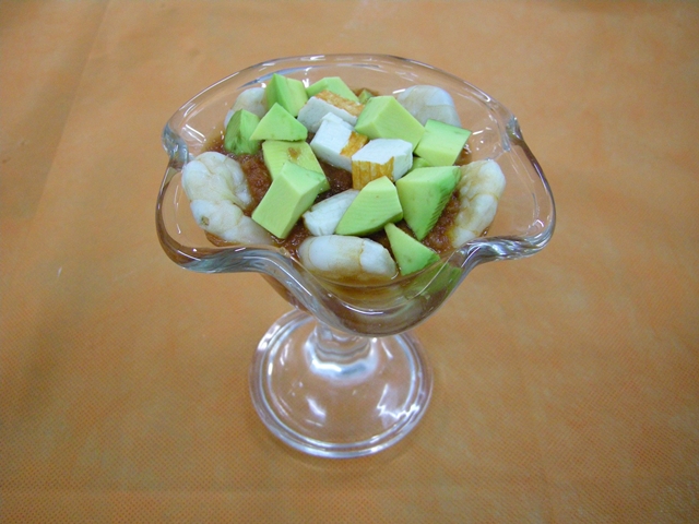 Avocado con Camarones