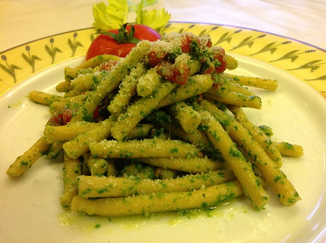 Tocchetti di ceci al profumo di sedano e concassè di pomodoro