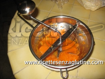 vellutata di zucca e salsiccia senza glutine